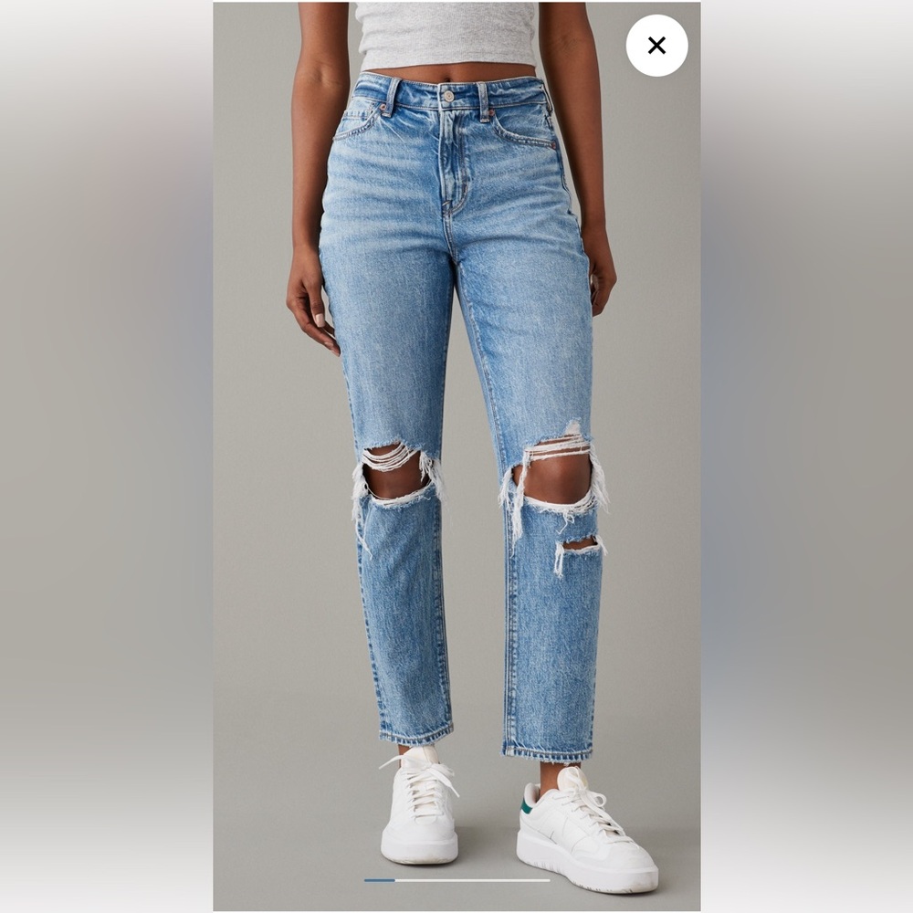 Women’s American Eagle Strigid Ripped Mom Jeans